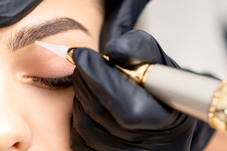 Trucco semipermanente sopracciglia